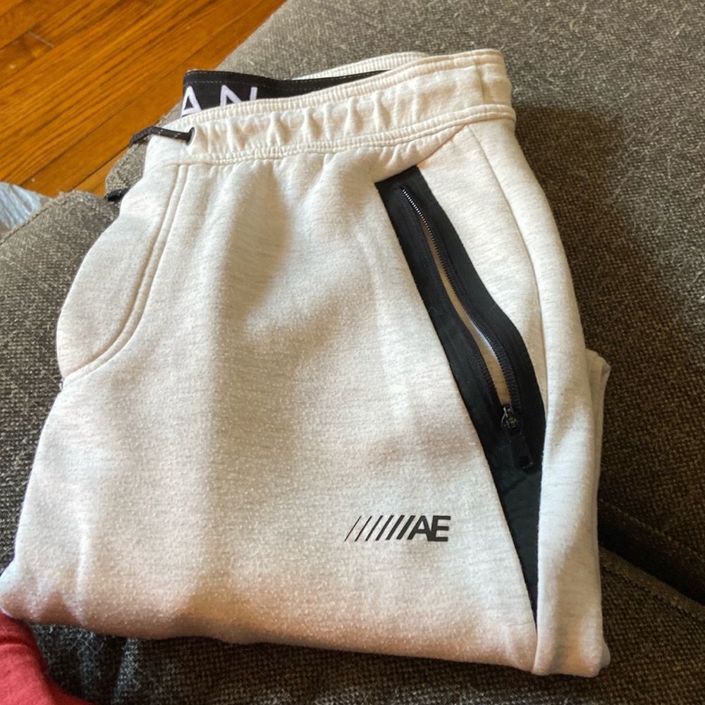 American eagle men’s joggers
